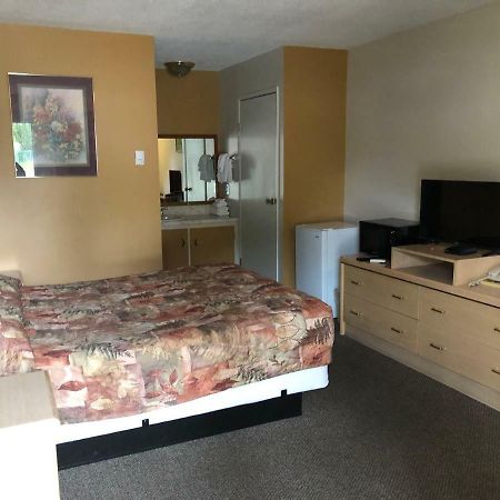 Polson Park Motel Vernon Eksteriør billede