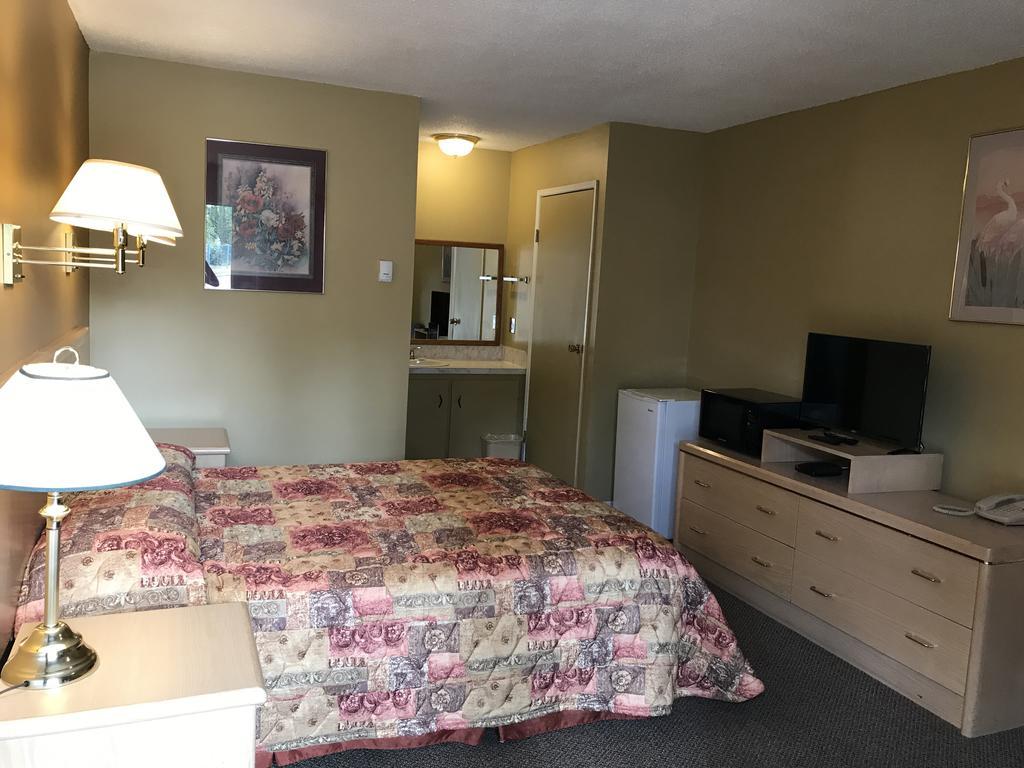 Polson Park Motel Vernon Eksteriør billede