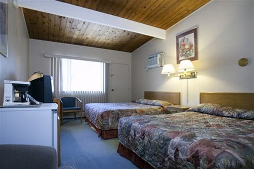 Polson Park Motel Vernon Eksteriør billede