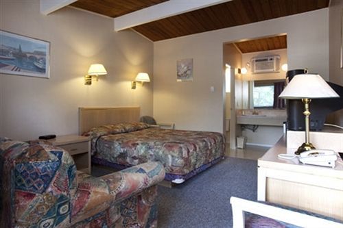 Polson Park Motel Vernon Eksteriør billede