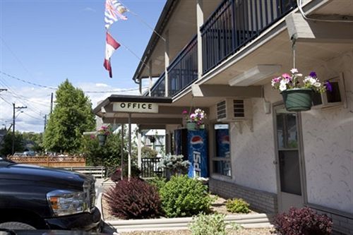 Polson Park Motel Vernon Eksteriør billede