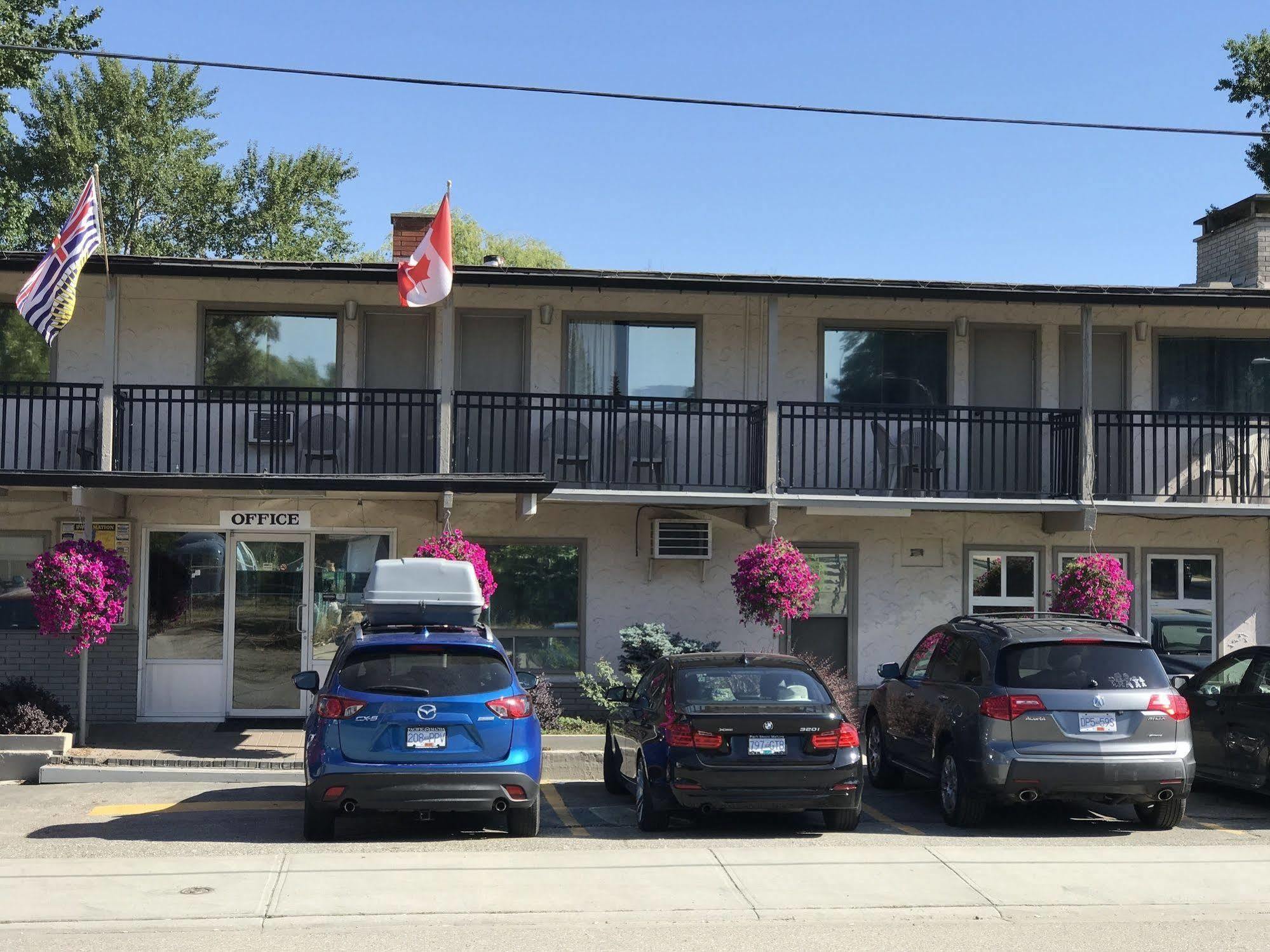 Polson Park Motel Vernon Eksteriør billede