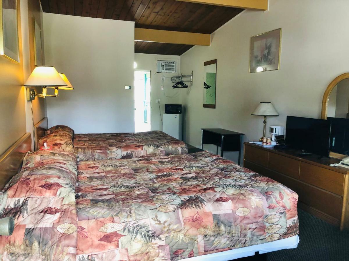 Polson Park Motel Vernon Eksteriør billede